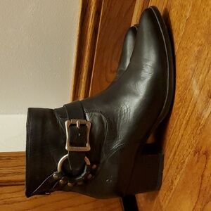 Frye Women's Zoe Ring Short Ankle Boot in Black, Size 7.5